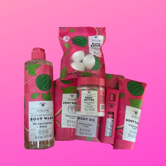 Bolero Beverly HillsBody Watermelon & Mint Wash Scrubs Butter Oil & Bath Bombs